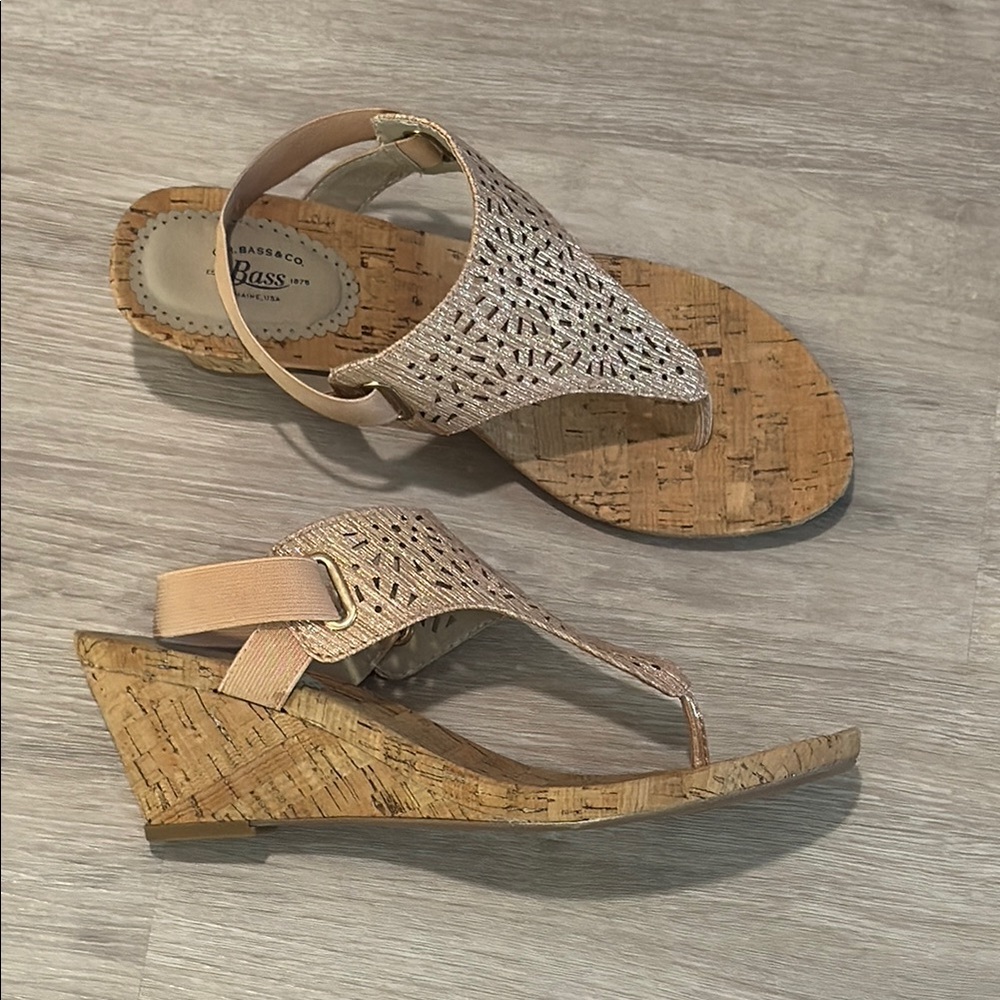 Bass Tan Wedge Sandals with Laser-Cut Design NWOT Size 9-1/2